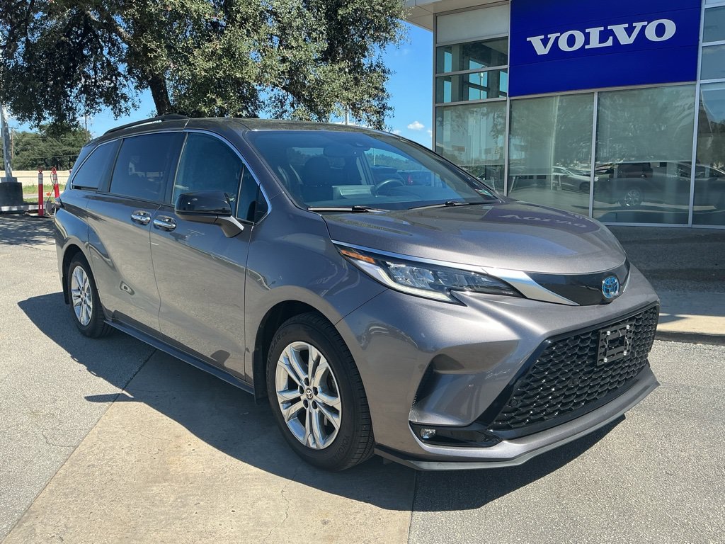 Used 2022 Toyota Sienna XSE Minivan/Van