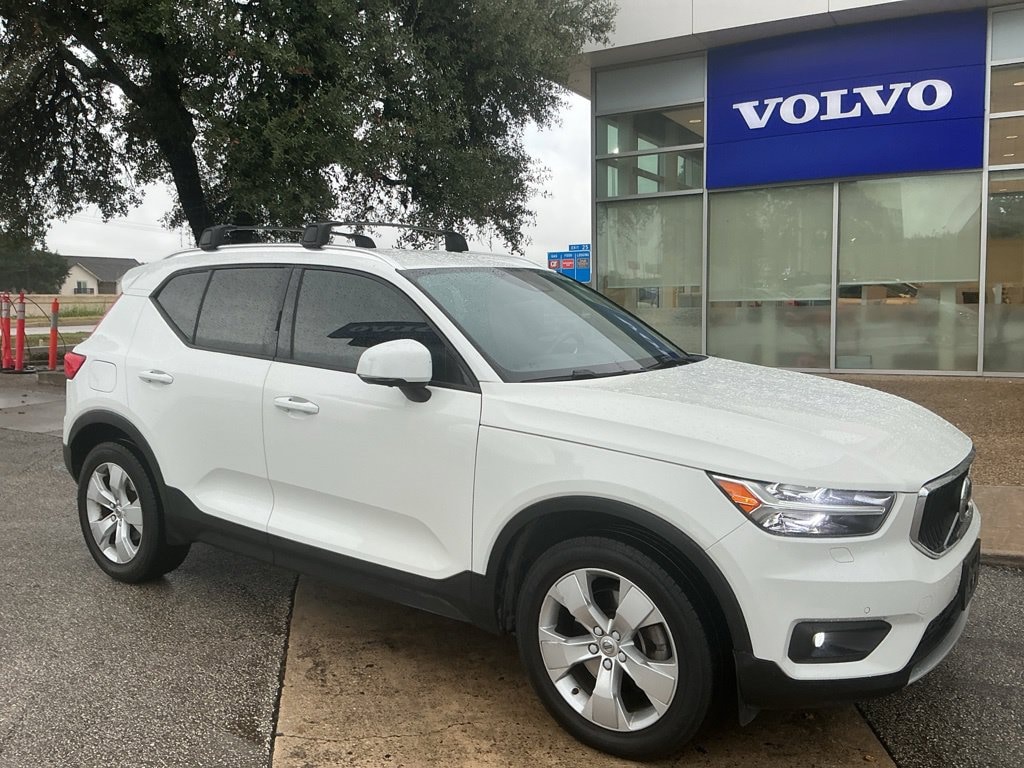 Used 2020 Volvo XC40 Momentum SUV