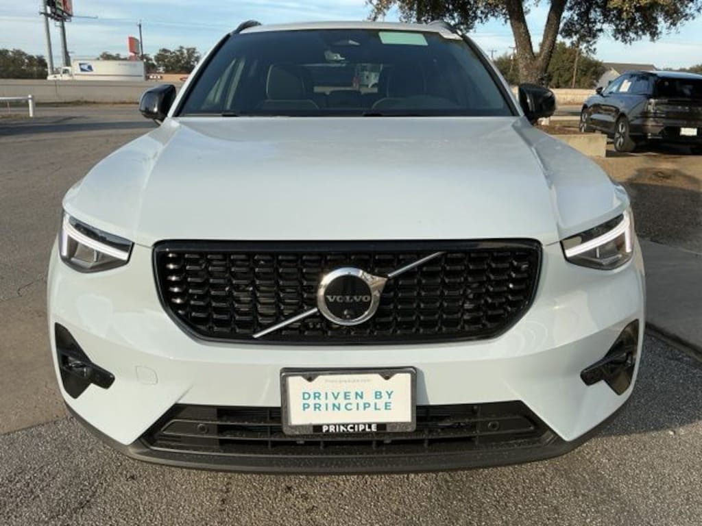 New 2026 Volvo XC40 B4 Plus SUV