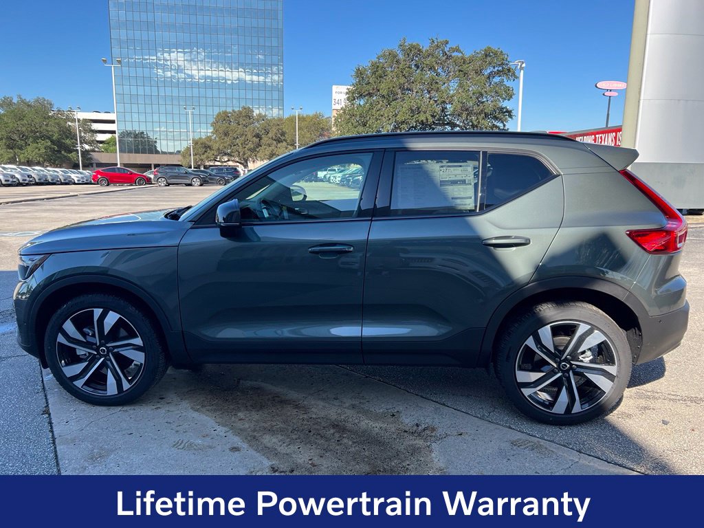 New 2026 Volvo XC40 B4 Plus SUV