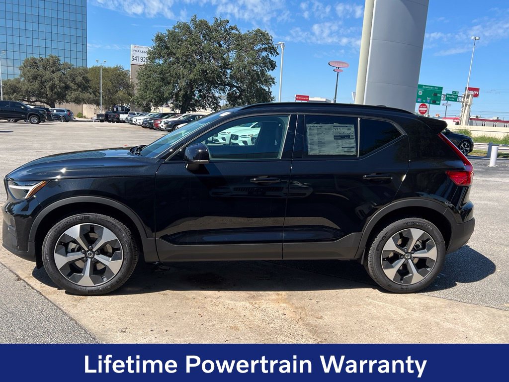 New 2026 Volvo XC40 B4 Core SUV