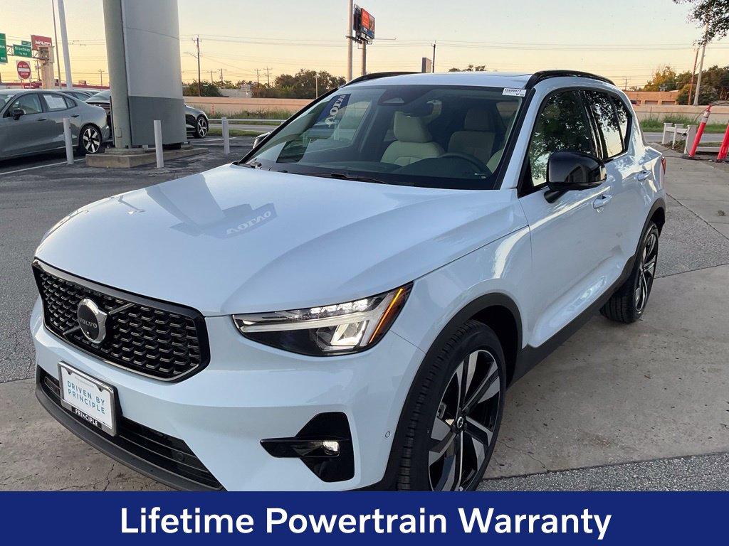 New 2026 Volvo XC40 B5 Plus SUV