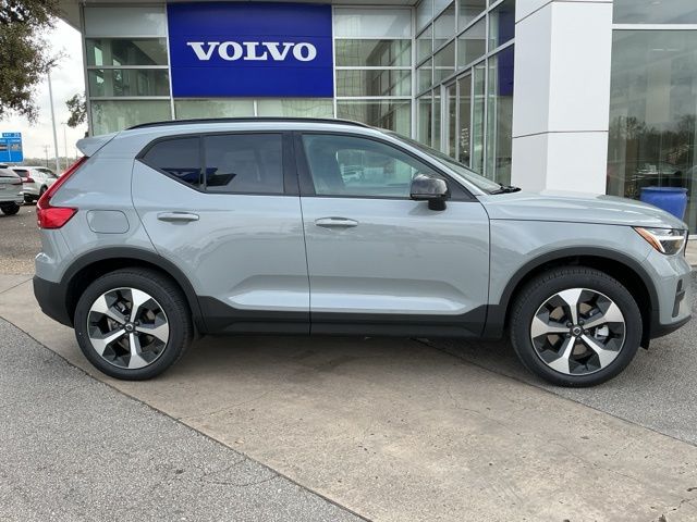 New 2026 Volvo XC40 B5 Core SUV