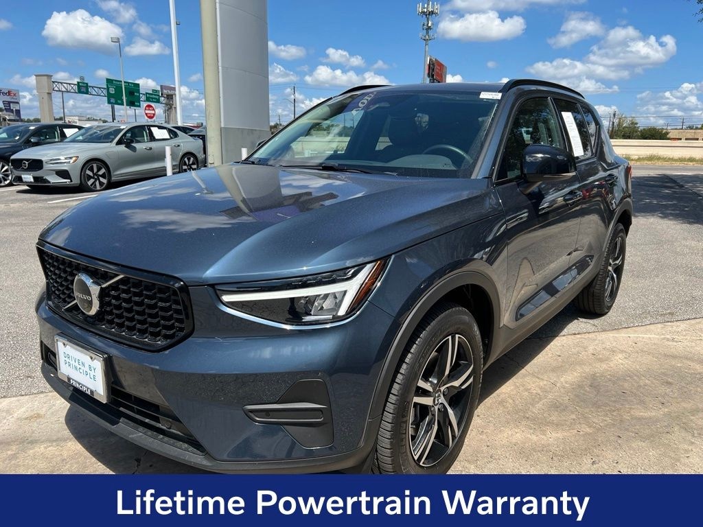 Certified 2026 Volvo XC40 B4 Core SUV