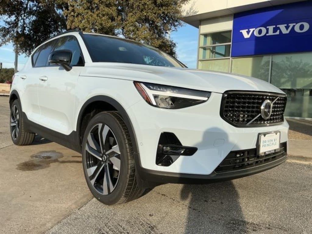 New 2026 Volvo XC40 B4 Plus SUV