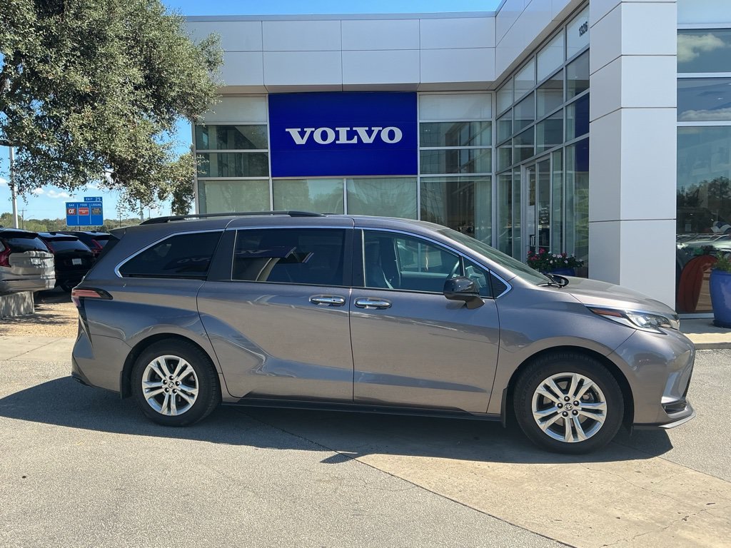 Used 2022 Toyota Sienna XSE Minivan/Van