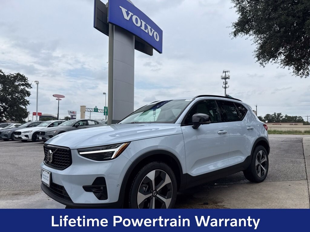 New 2026 Volvo XC40 B5 Plus SUV