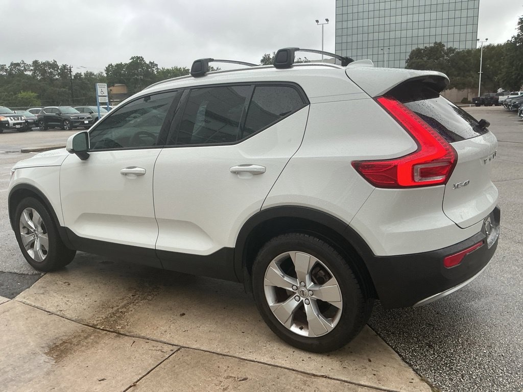 Used 2020 Volvo XC40 Momentum SUV