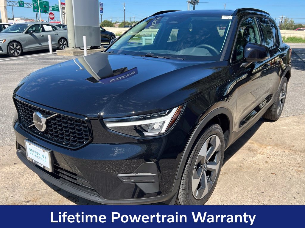 New 2026 Volvo XC40 B4 Core SUV