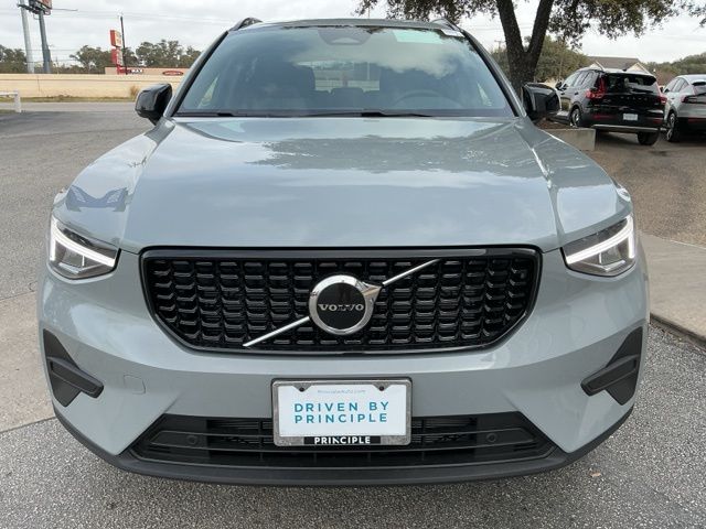 New 2026 Volvo XC40 B5 Core SUV