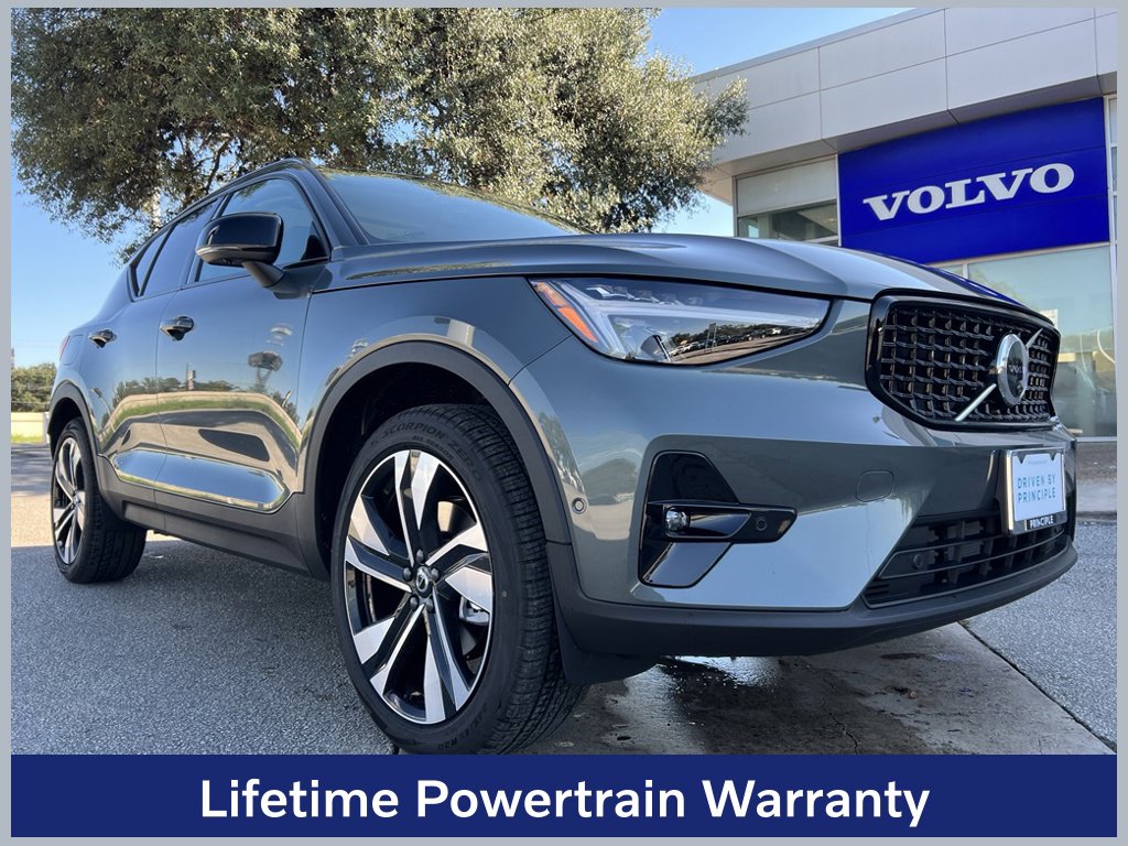 New 2026 Volvo XC40 B4 Plus SUV