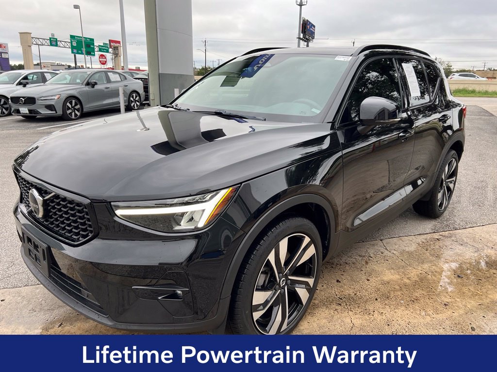 Certified 2024 Volvo XC40 B5 Plus Dark Theme SUV
