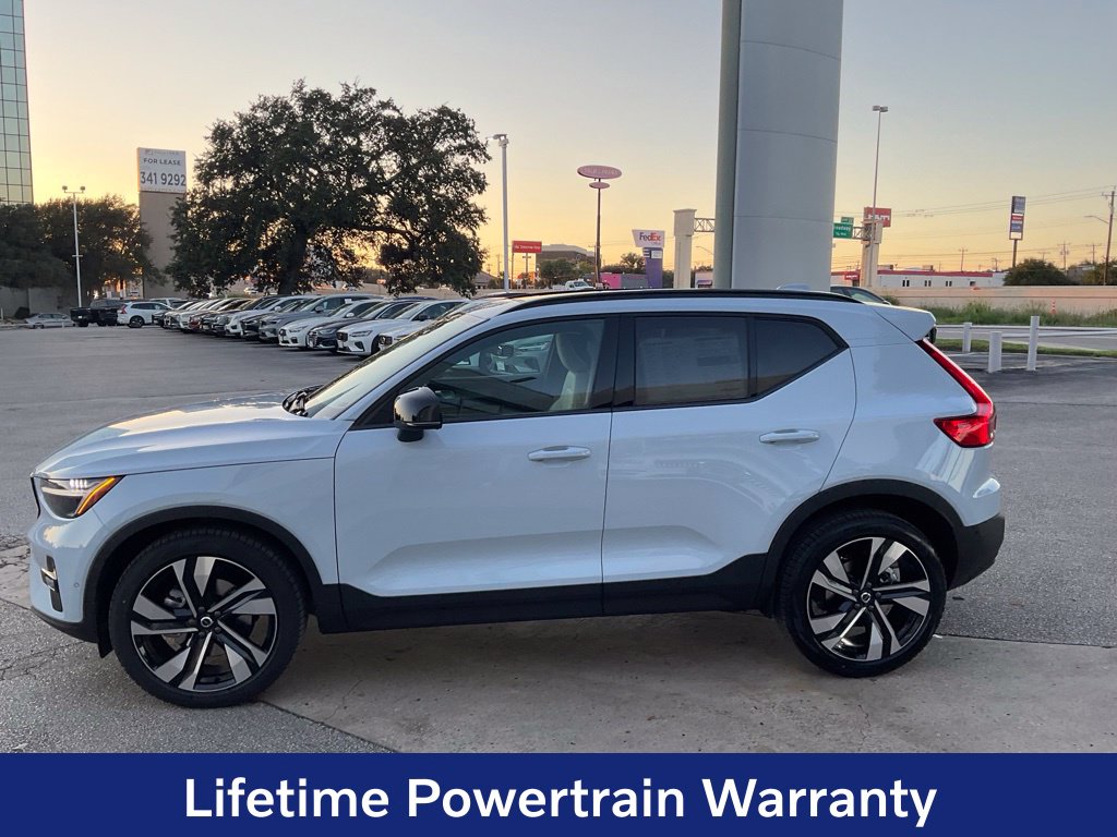 New 2026 Volvo XC40 B5 Plus SUV