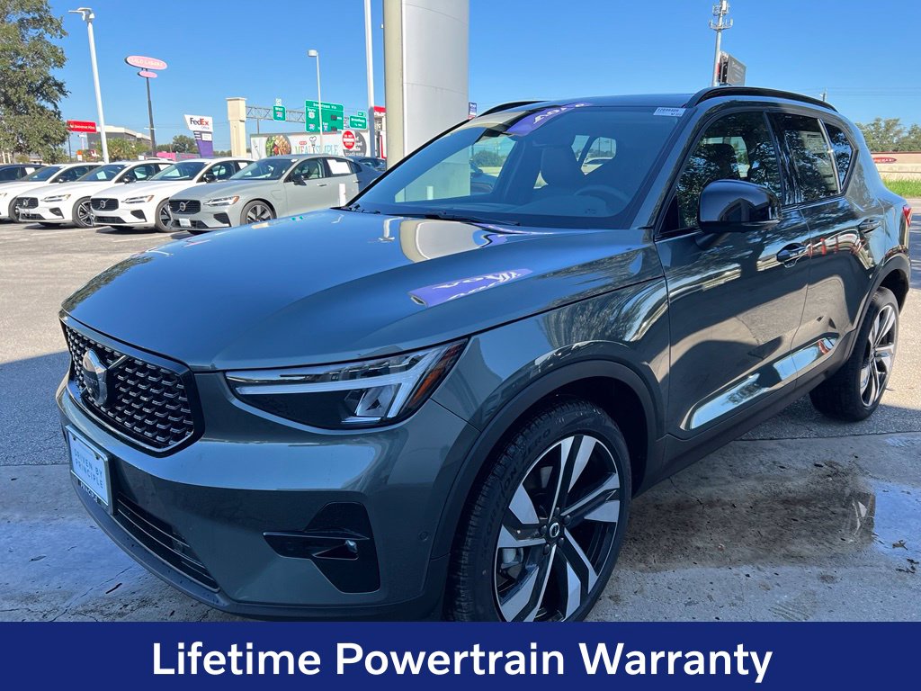 New 2026 Volvo XC40 B4 Plus SUV