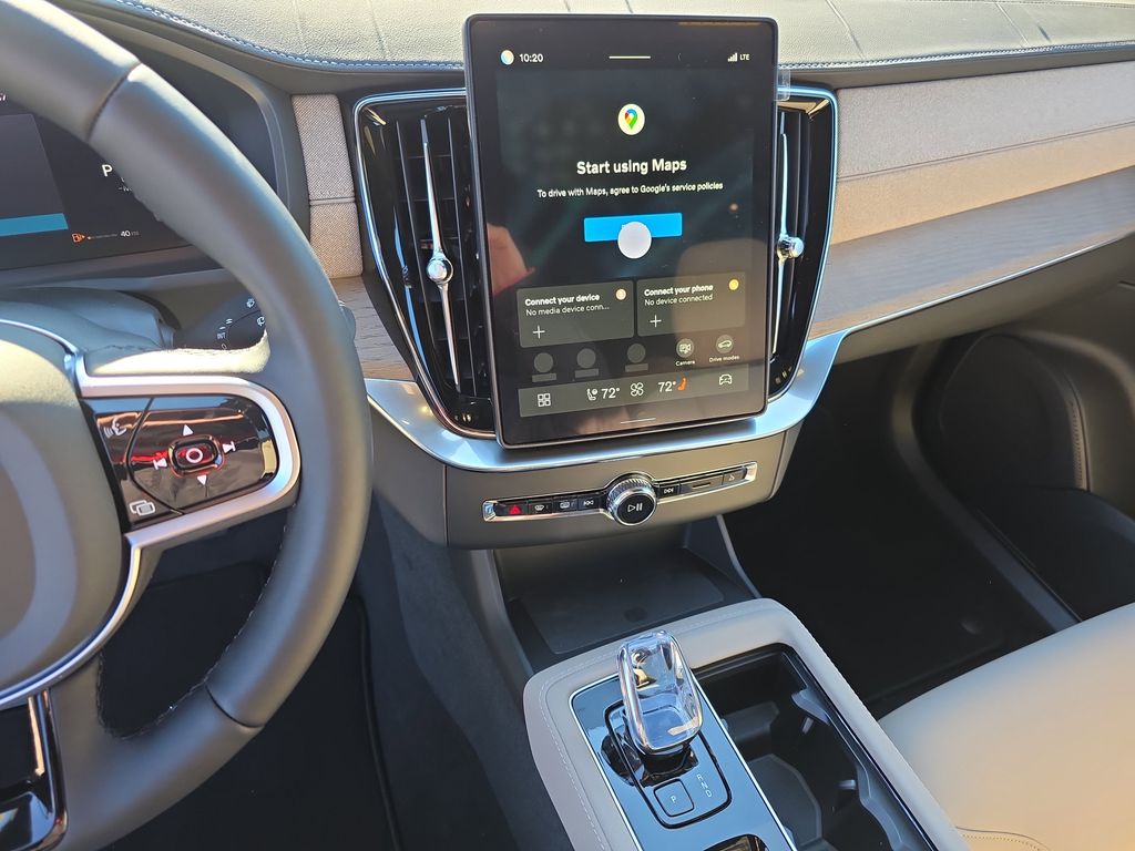 2026 Volvo XC90 Plus - Photo 18