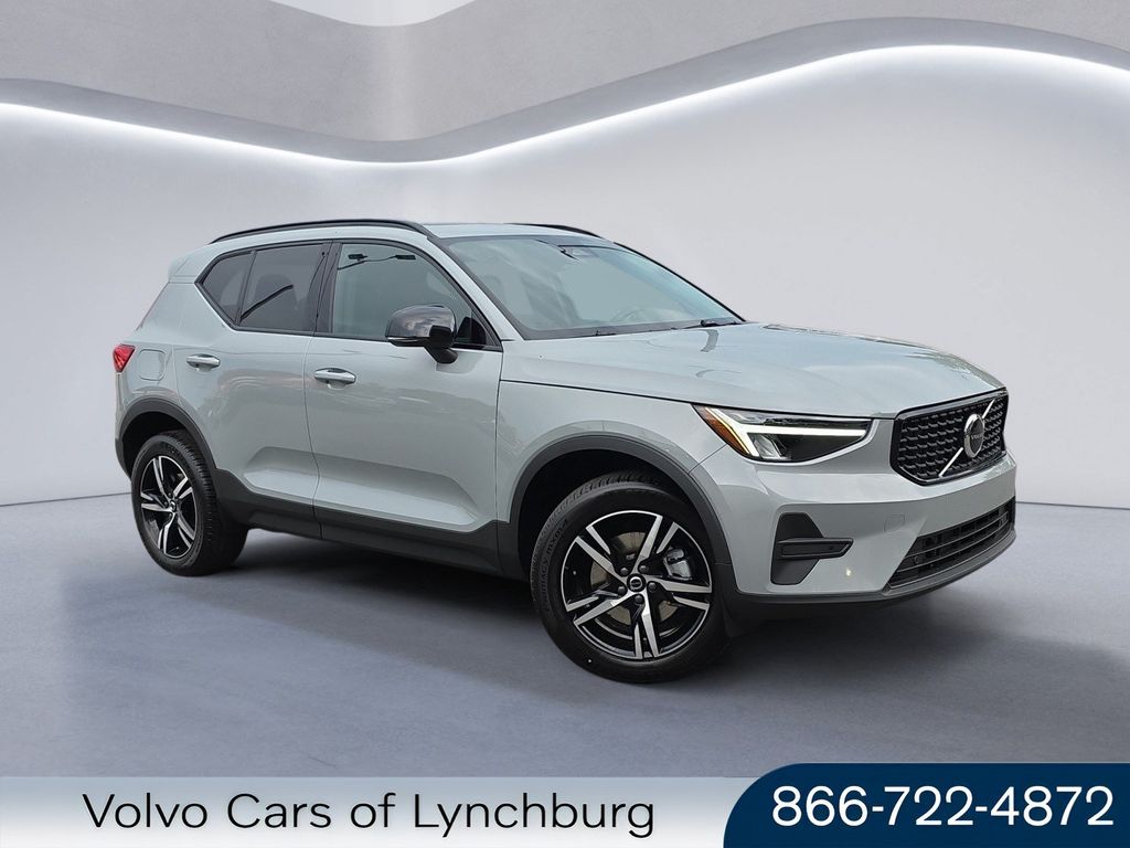 2026 Volvo XC40 Core