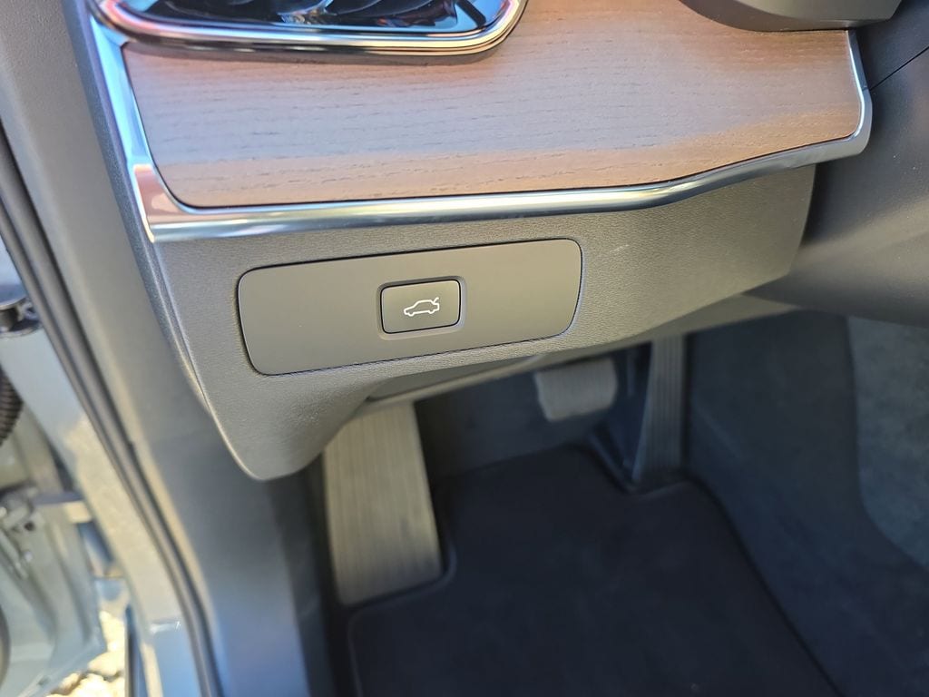 2026 Volvo XC90 Plus - Photo 12