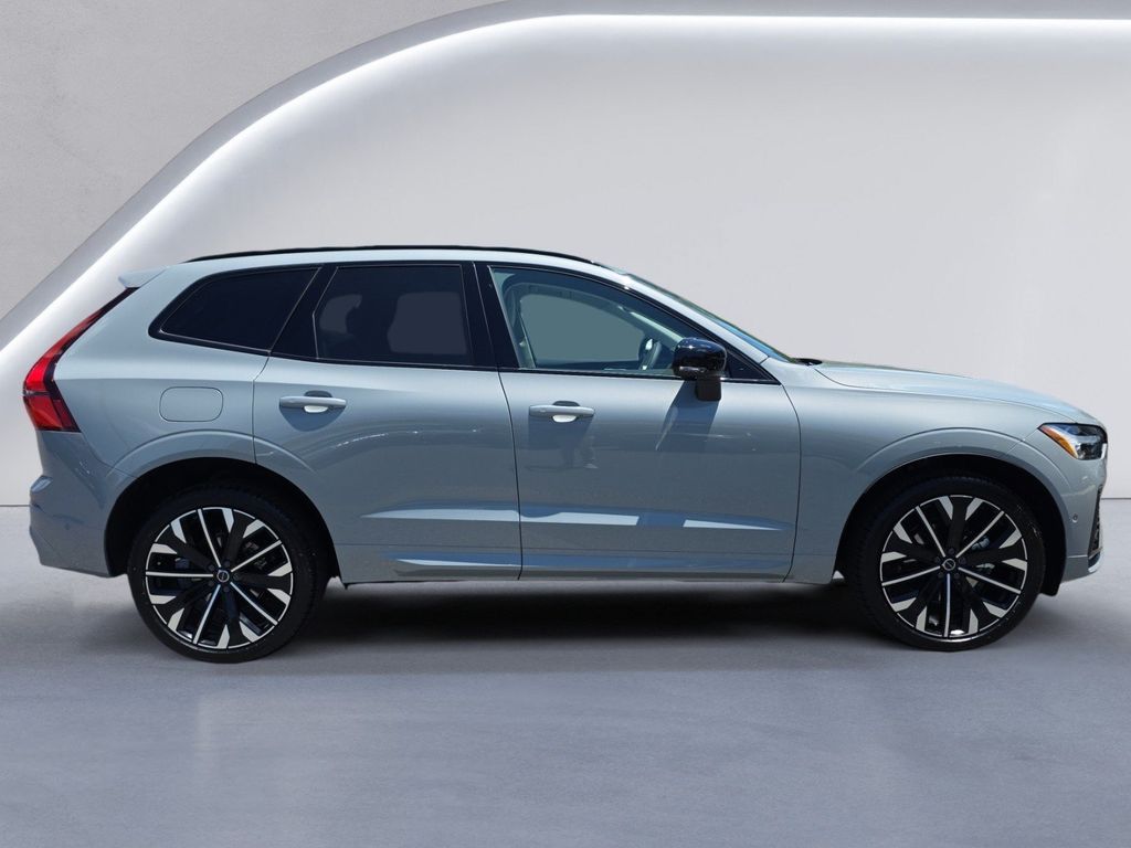 New 2026 Volvo XC60 B5 Ultra SUV