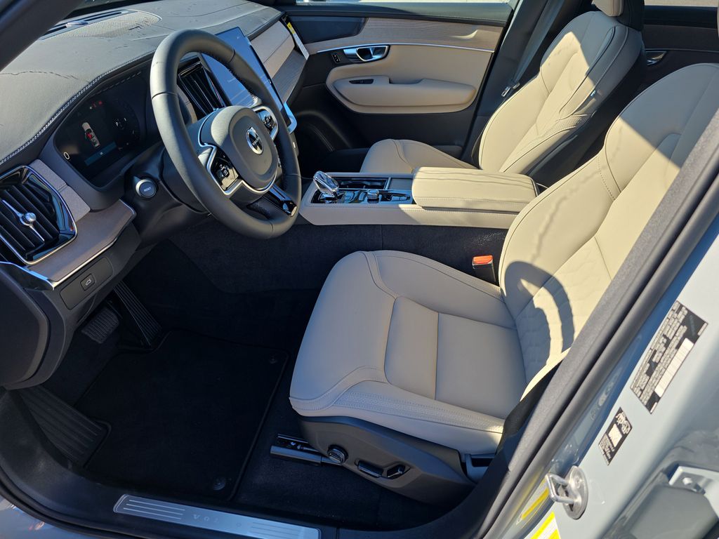 2026 Volvo XC90 Plus - Photo 8