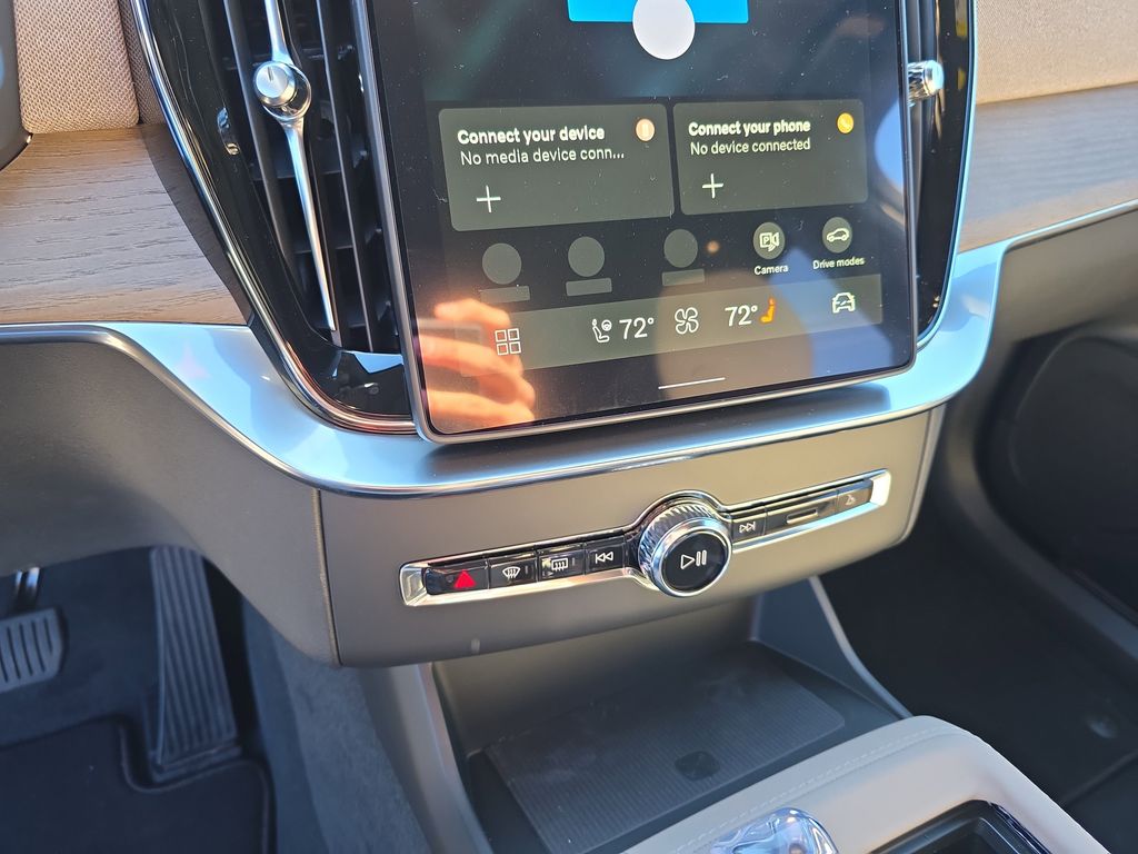 2026 Volvo XC90 Plus - Photo 16