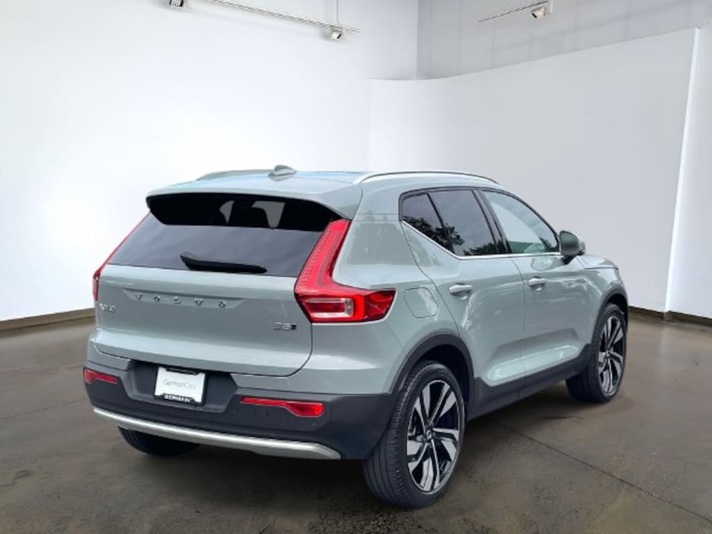 Certified 2024 Volvo XC40 B5 Plus Bright SUV