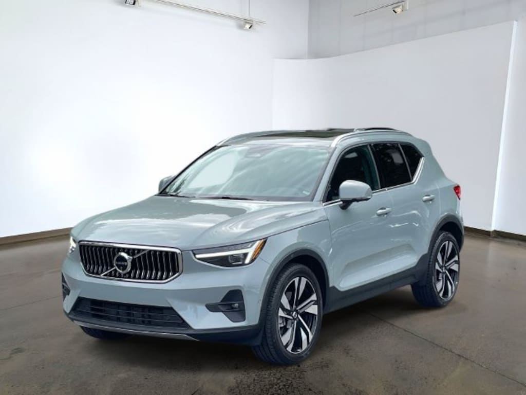 Certified 2024 Volvo XC40 B5 Plus Bright SUV