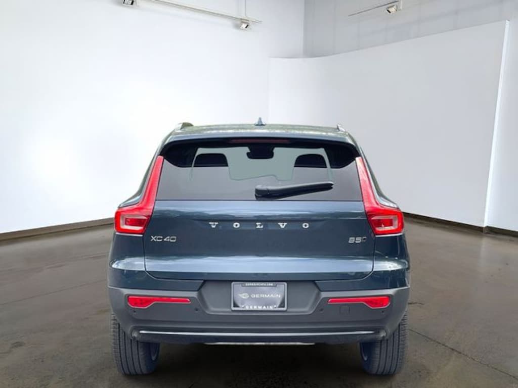 New 2026 Volvo XC40 B5 Ultra SUV