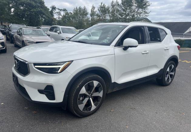 Used 2024 Volvo XC40 B5 Plus Bright SUV