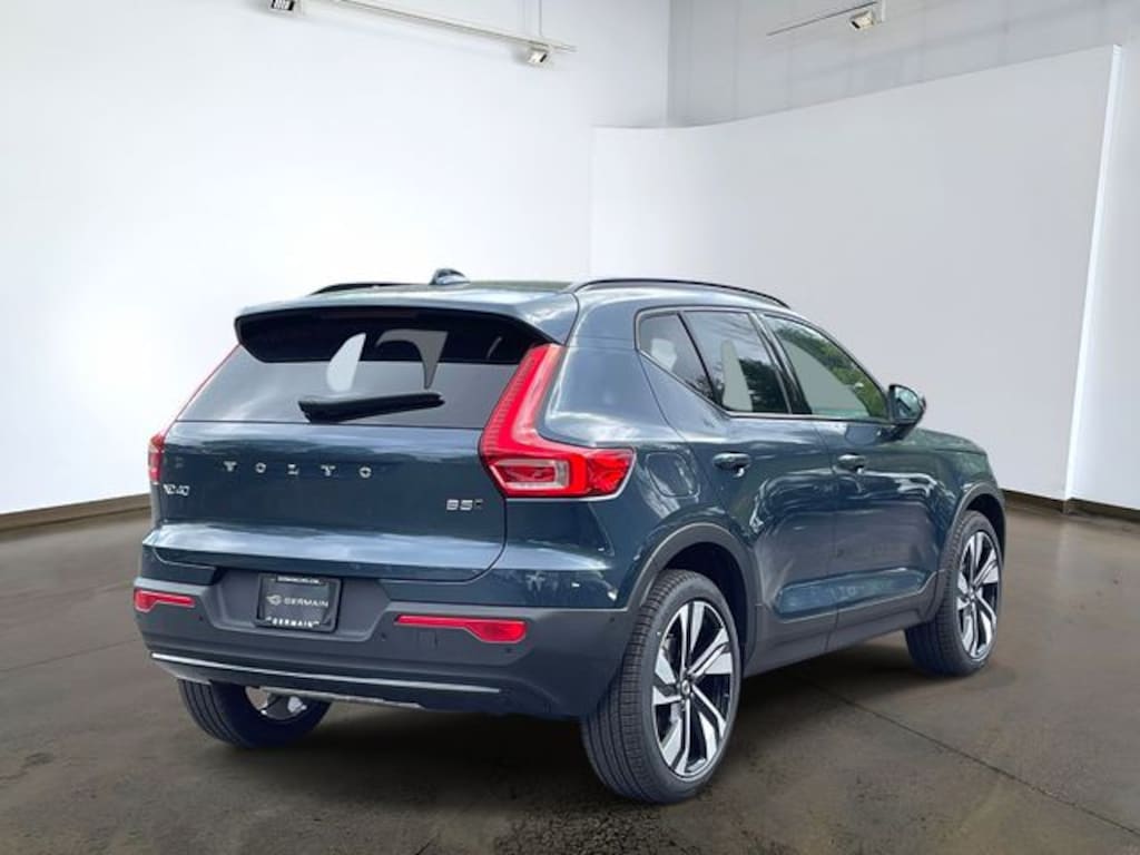 New 2026 Volvo XC40 B5 Ultra SUV