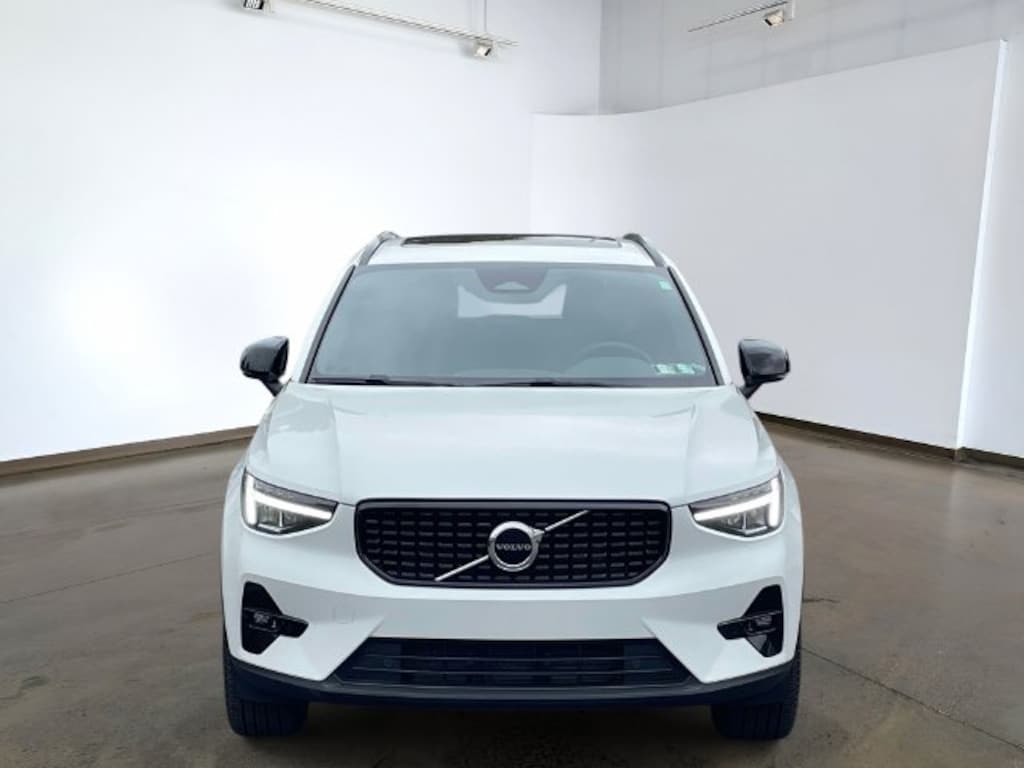 Certified 2023 Volvo XC40 B5 AWD Plus Dark SUV