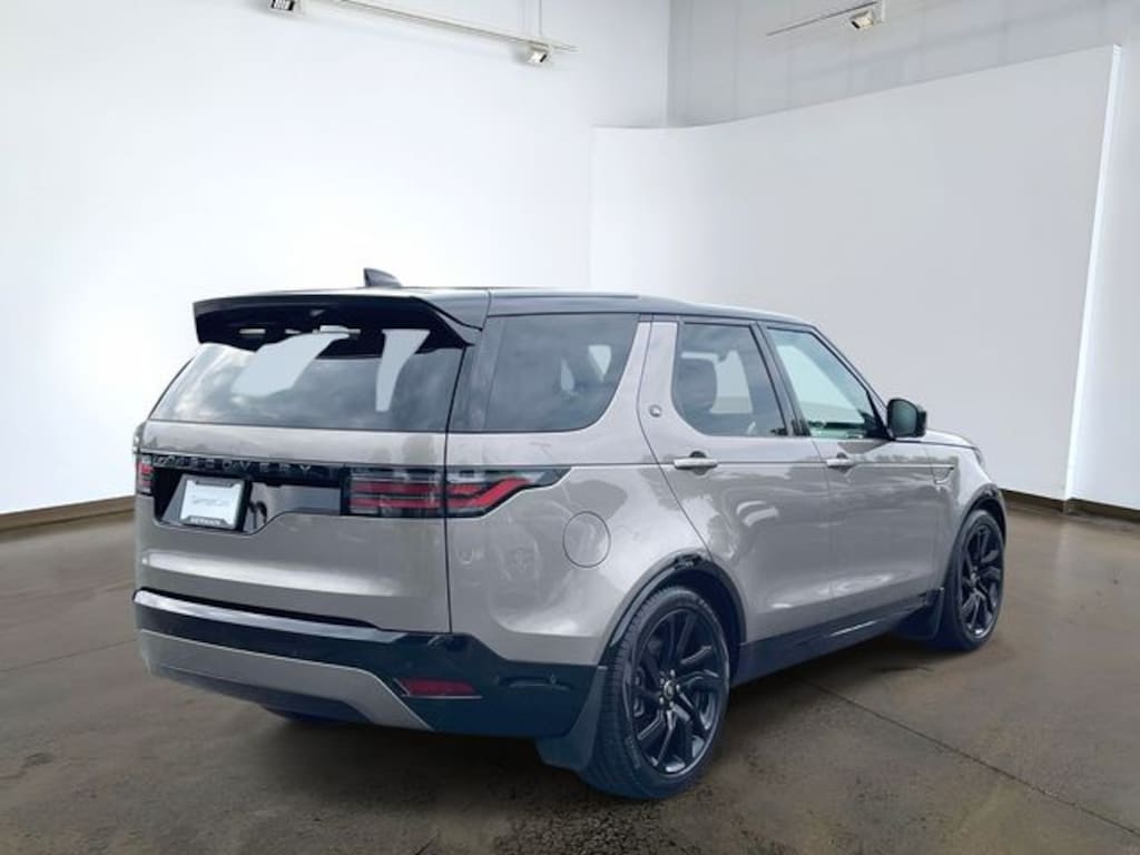 Used 2025 Land Rover Discovery P300 Dynamic SE SUV
