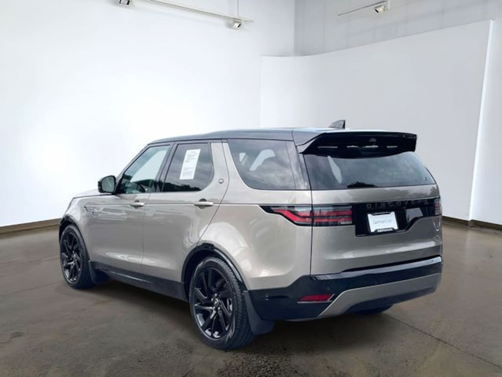 Used 2025 Land Rover Discovery P300 Dynamic SE SUV