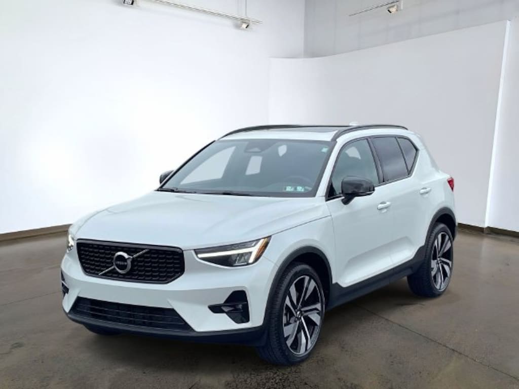 Certified 2023 Volvo XC40 B5 AWD Plus Dark SUV