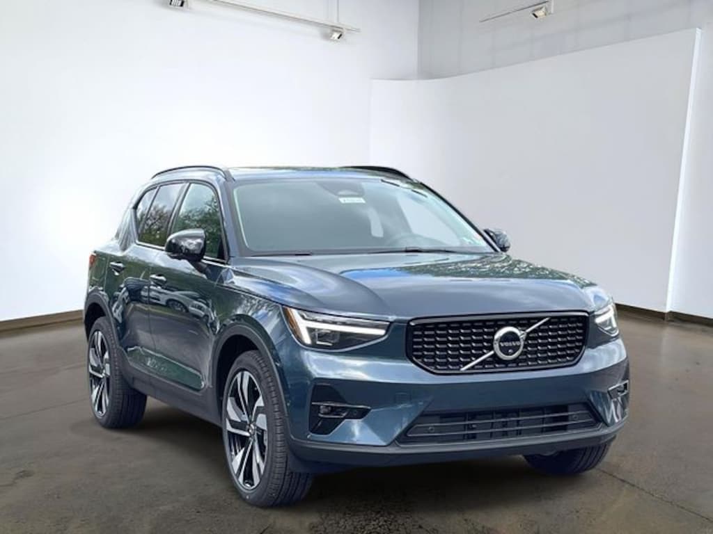 New 2026 Volvo XC40 B5 Ultra SUV