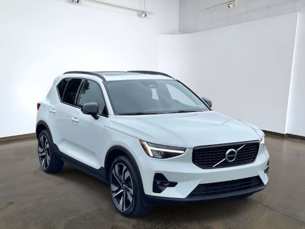 Certified 2023 Volvo XC40 B5 AWD Plus Dark SUV