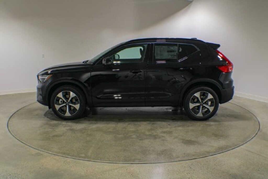 New 2026 Volvo XC40 B5 Plus SUV