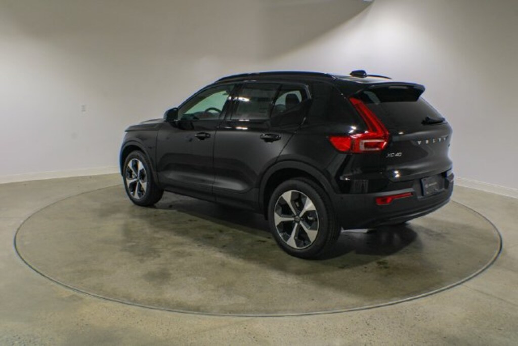 New 2026 Volvo XC40 B5 Plus SUV