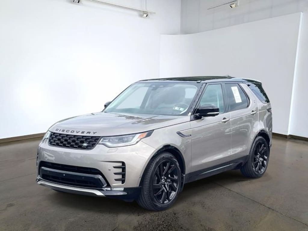 Used 2025 Land Rover Discovery P300 Dynamic SE SUV