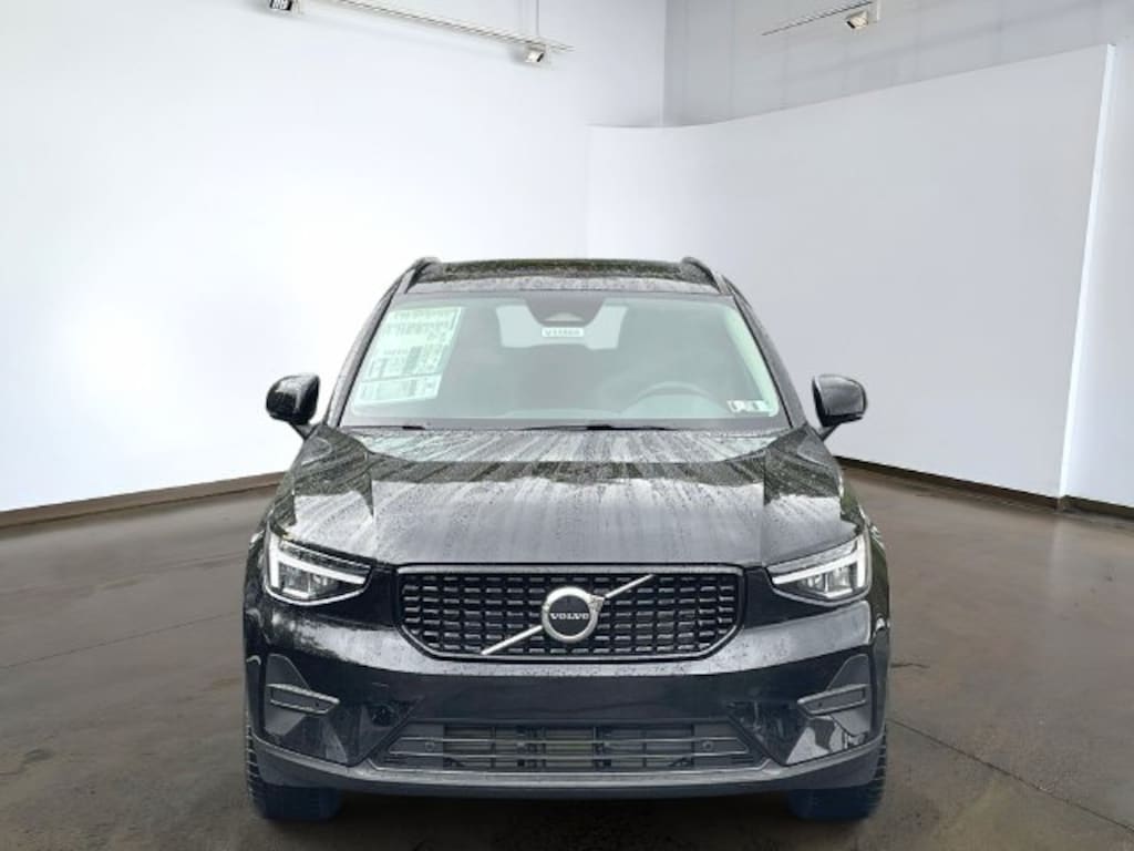 New 2026 Volvo XC40 B5 Core SUV