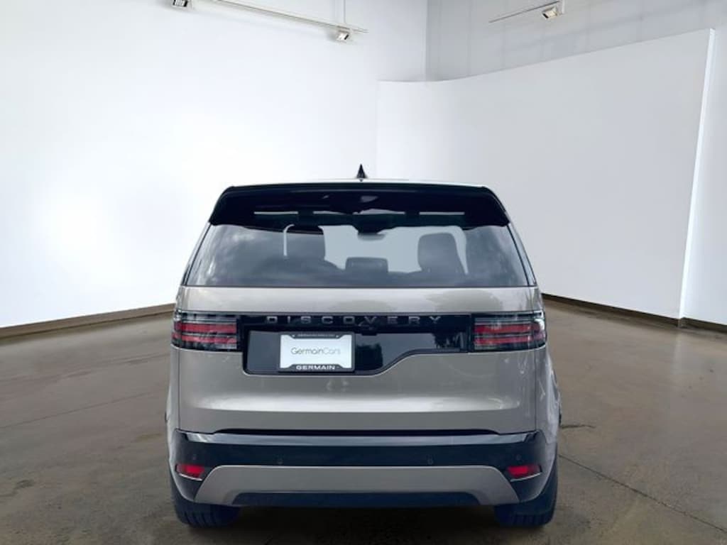 Used 2025 Land Rover Discovery P300 Dynamic SE SUV