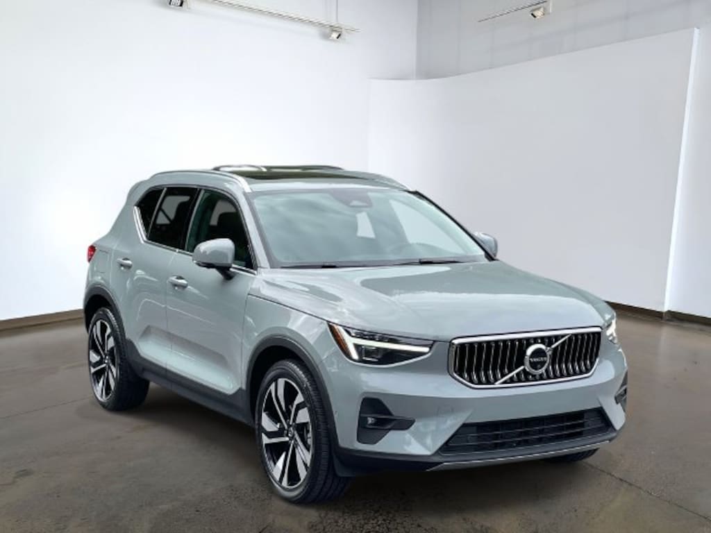 Certified 2024 Volvo XC40 B5 Plus Bright SUV