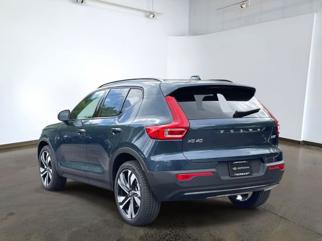 New 2026 Volvo XC40 B5 Ultra SUV