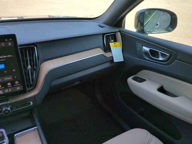 2026 Volvo XC60 Plus - Photo 18