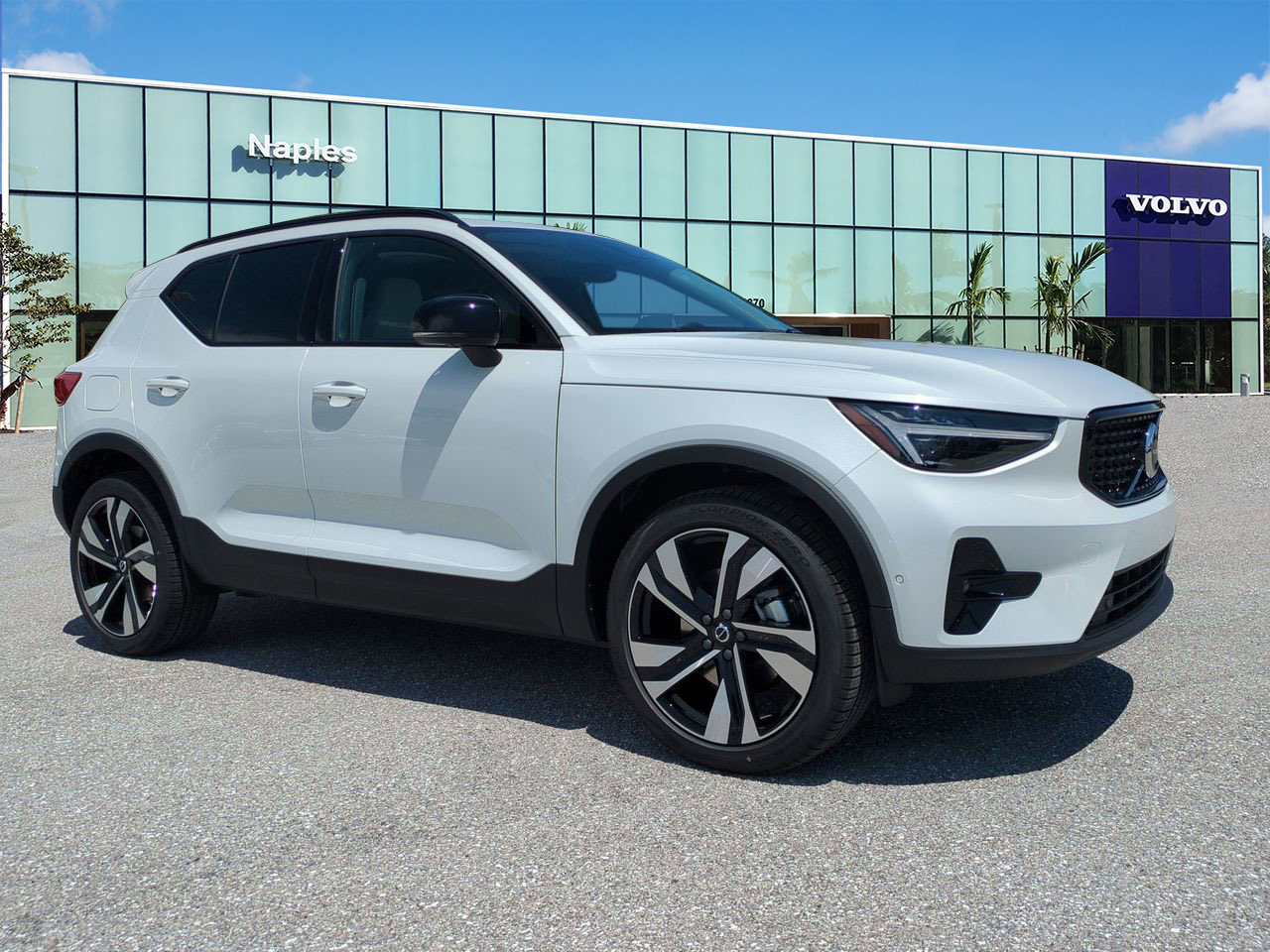 New 2026 Volvo XC40 B5 Ultra SUV