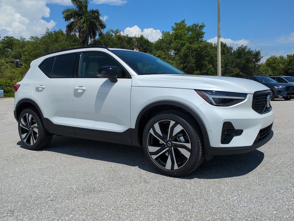 New 2026 Volvo XC40 B5 Ultra SUV