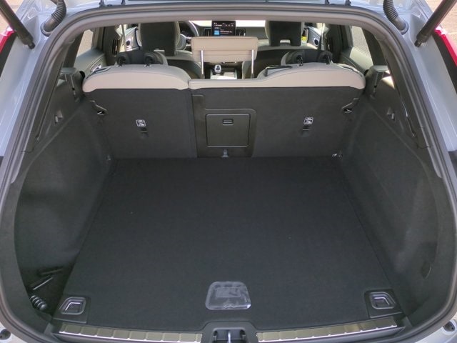 2026 Volvo XC60 Plus - Photo 14