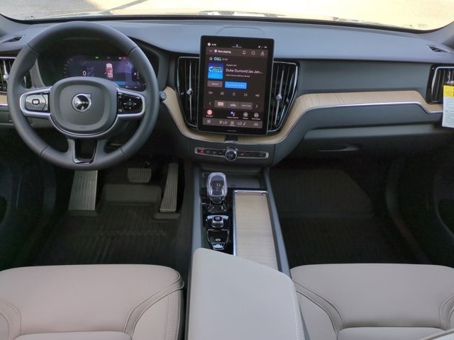 2026 Volvo XC60 Plus - Photo 16