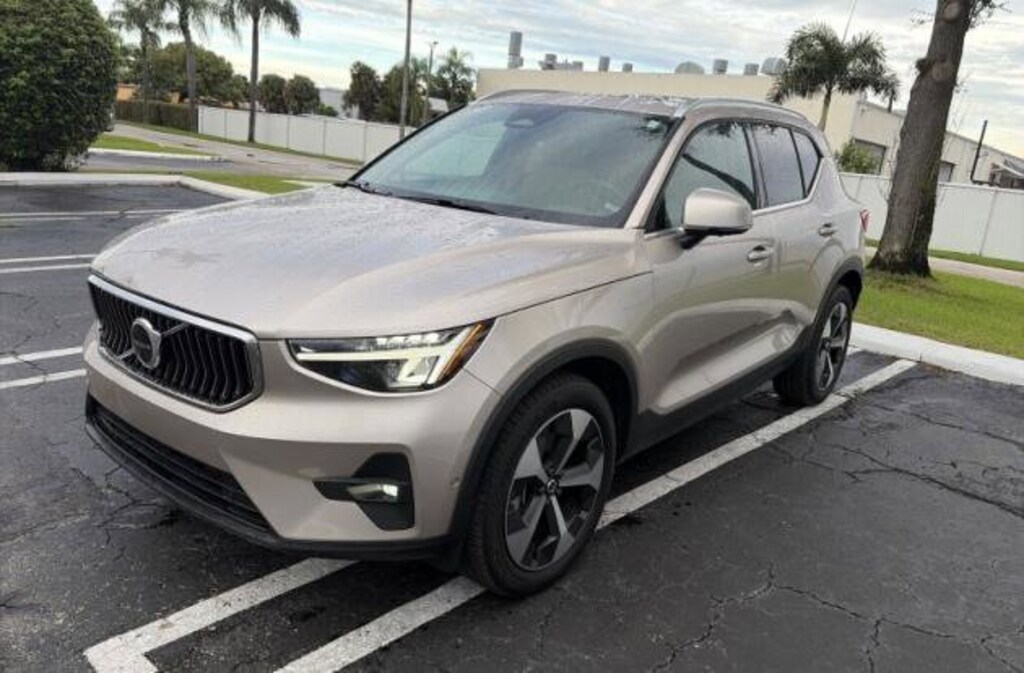 Used 2024 Volvo XC40 B5 Plus Bright Theme SUV