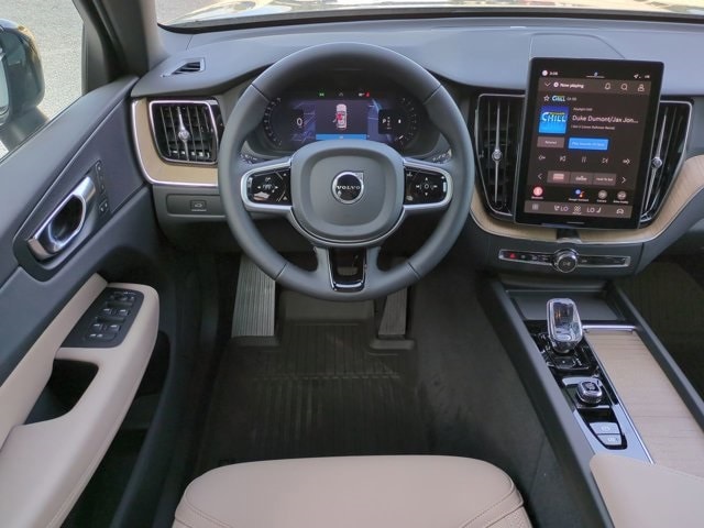 2026 Volvo XC60 Plus - Photo 17