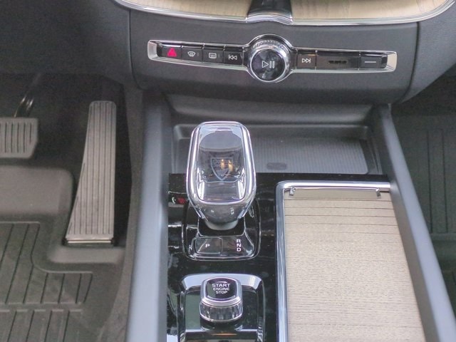 2026 Volvo XC60 Plus - Photo 20